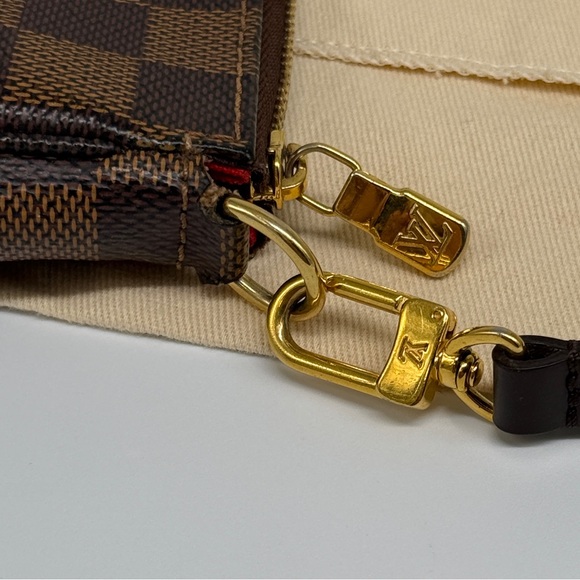 Auth Louis Vuitton Damier Pouchette Accessories Brown Checker small shoulder bag - Picture 3 of 13